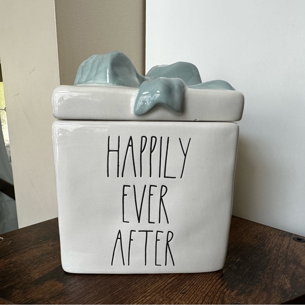🇺🇸 Rae Dunn HAPPILY EVER AFTER large candle